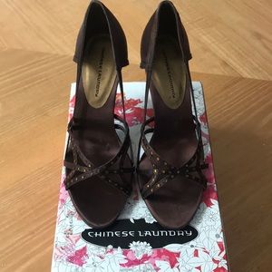 CHINESE LAUNDRY Daniela Size 6M